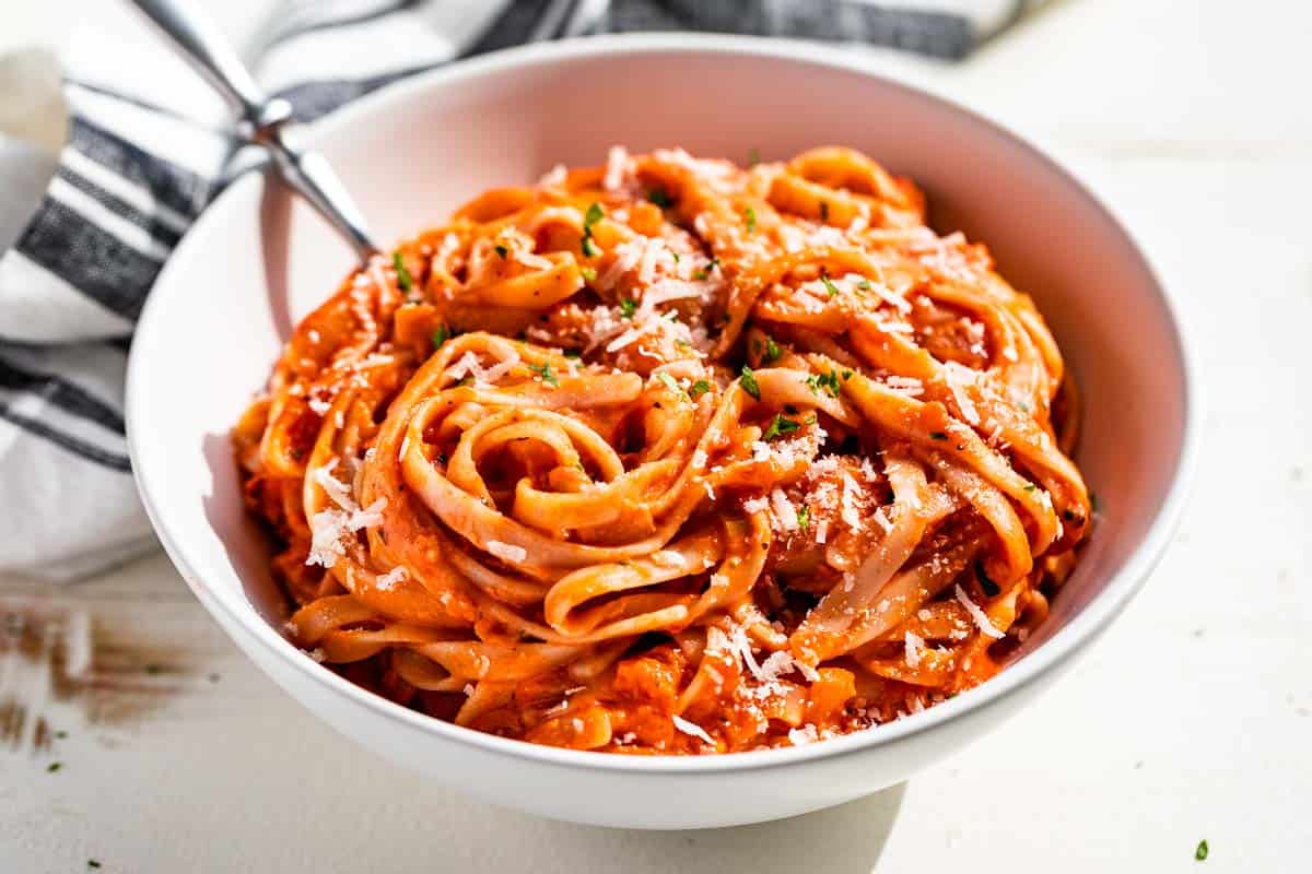 CREAMY TOMATO PASTA